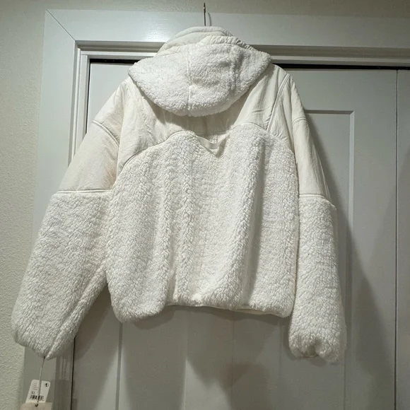 Free People FP Movement adventure awaits fleece jacket - Picture 4 of 4